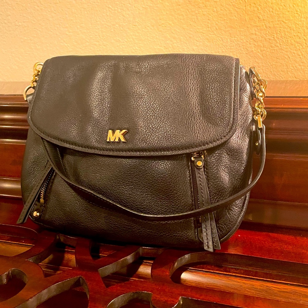 Michael Kors Evie Medium Shoulder Handbag